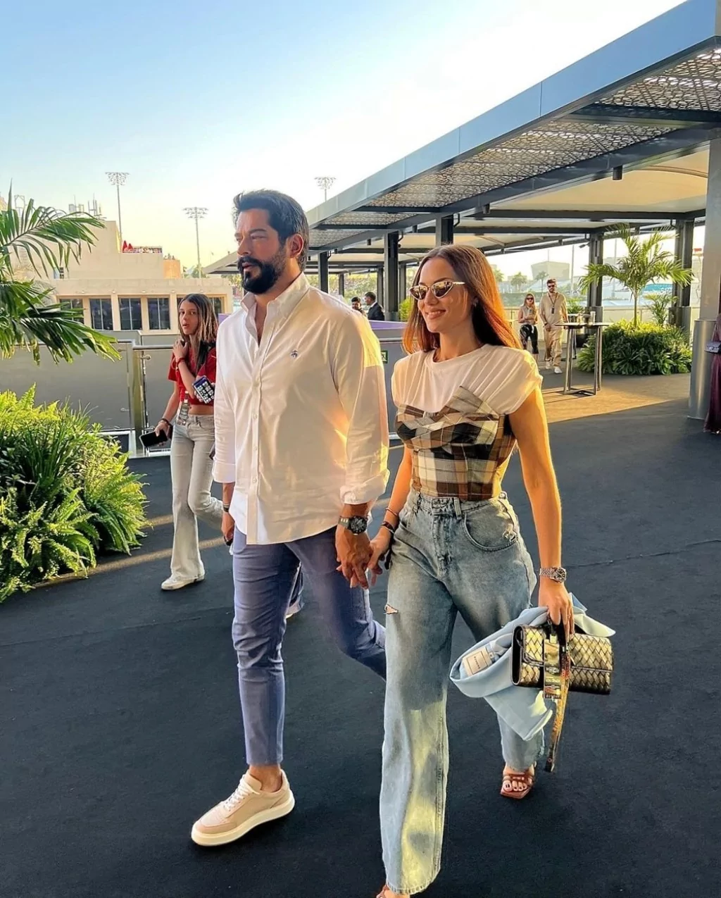 Fahriye Evcen ile Burak Özçivit, Formula 1 yarışını izlemeye gitti