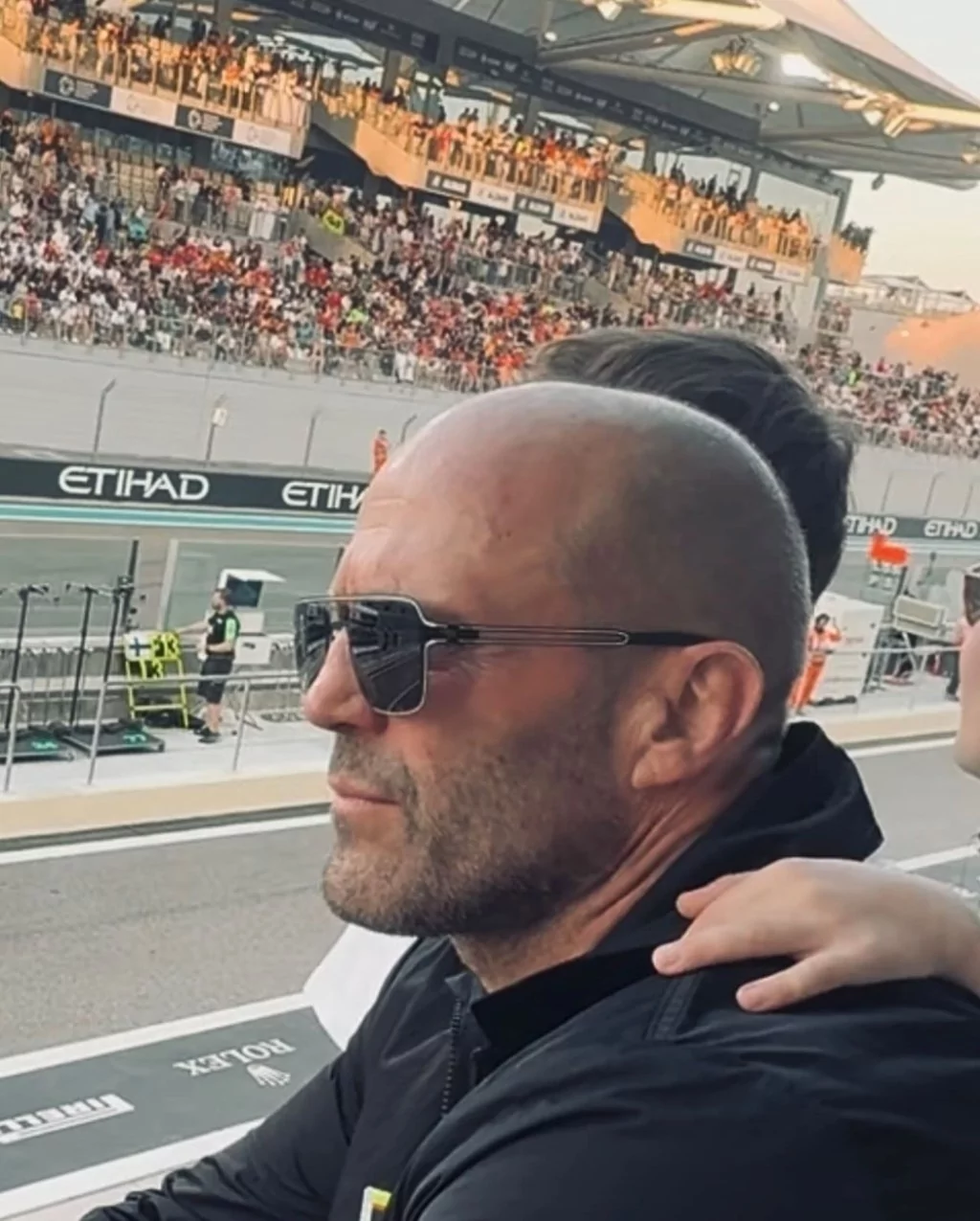 Fahriye Evcen ile Burak Özçivit, Formula 1 yarışını izlemeye gitti