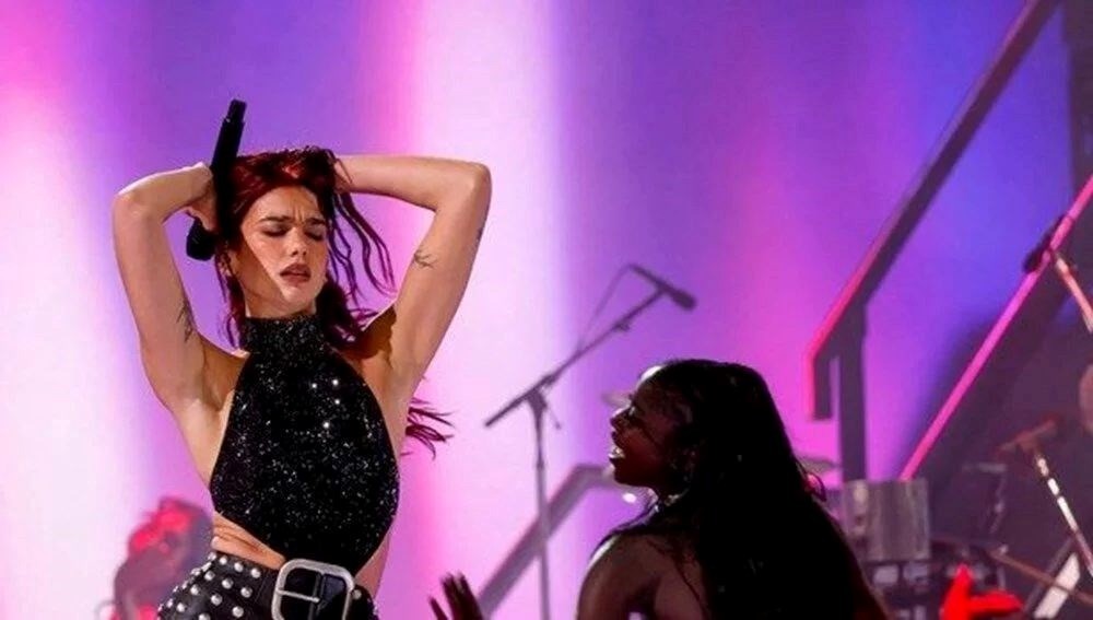 Dua Lipa'nın çantasından çıkanlar şaşırttı