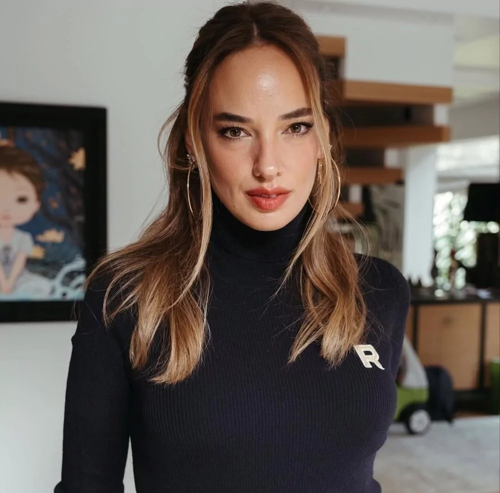 Seda Bakan kızlarıyla bulaşık yıkıyor