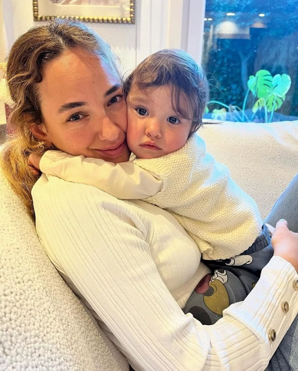 Seda Bakan kızlarıyla bulaşık yıkıyor