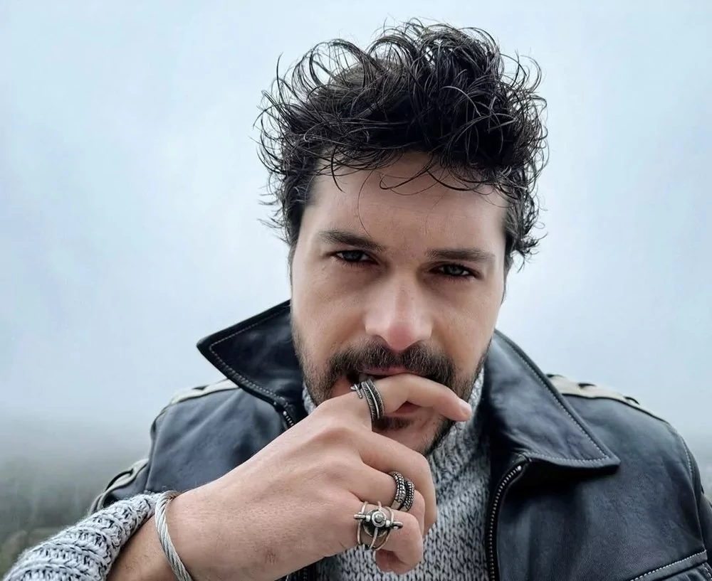 İlk kez anne baba olan Alperen Duymaz ile Kübra Kelkit'ten yeni fotoğraf