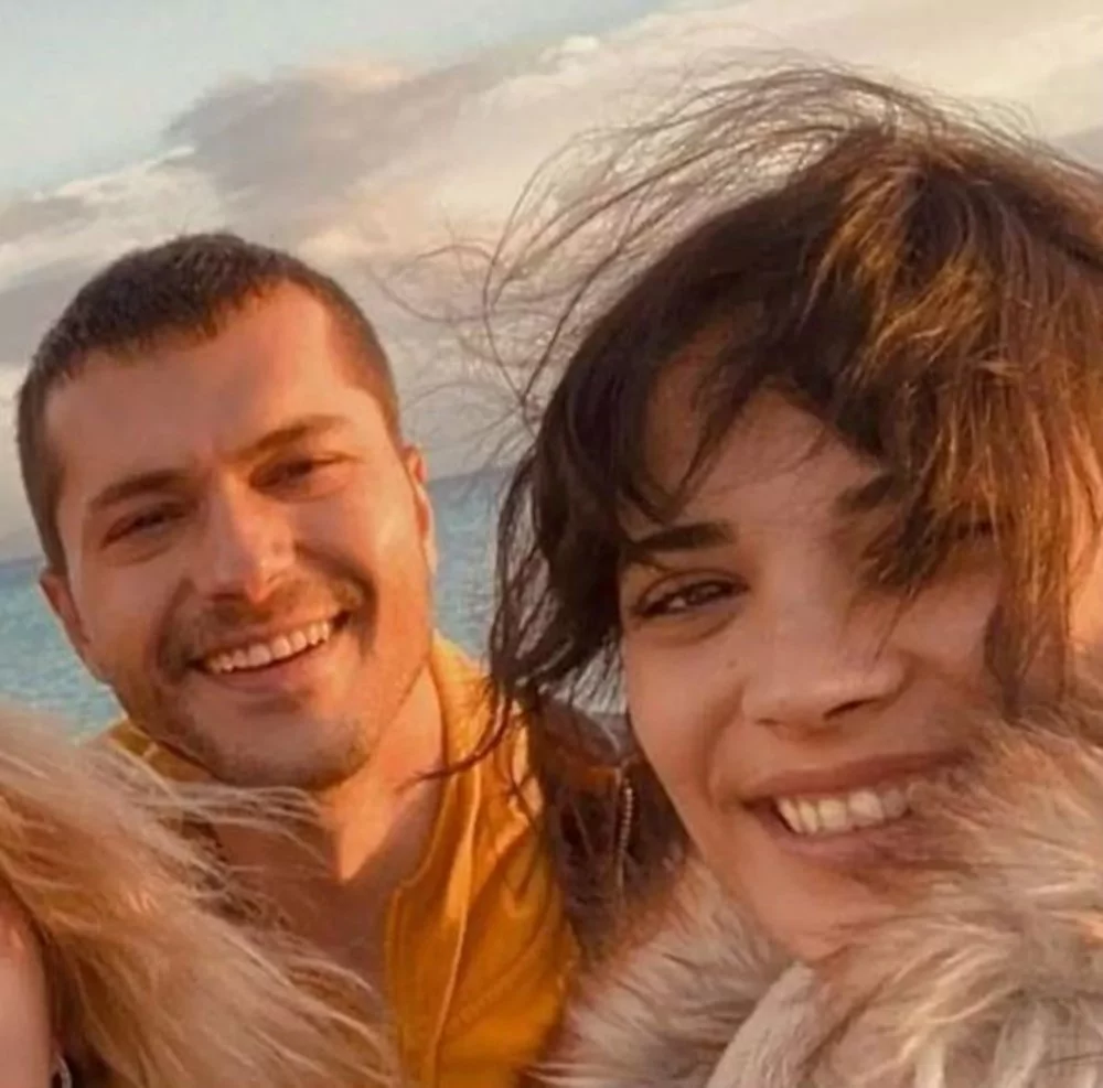 İlk kez anne baba olan Alperen Duymaz ile Kübra Kelkit'ten yeni fotoğraf