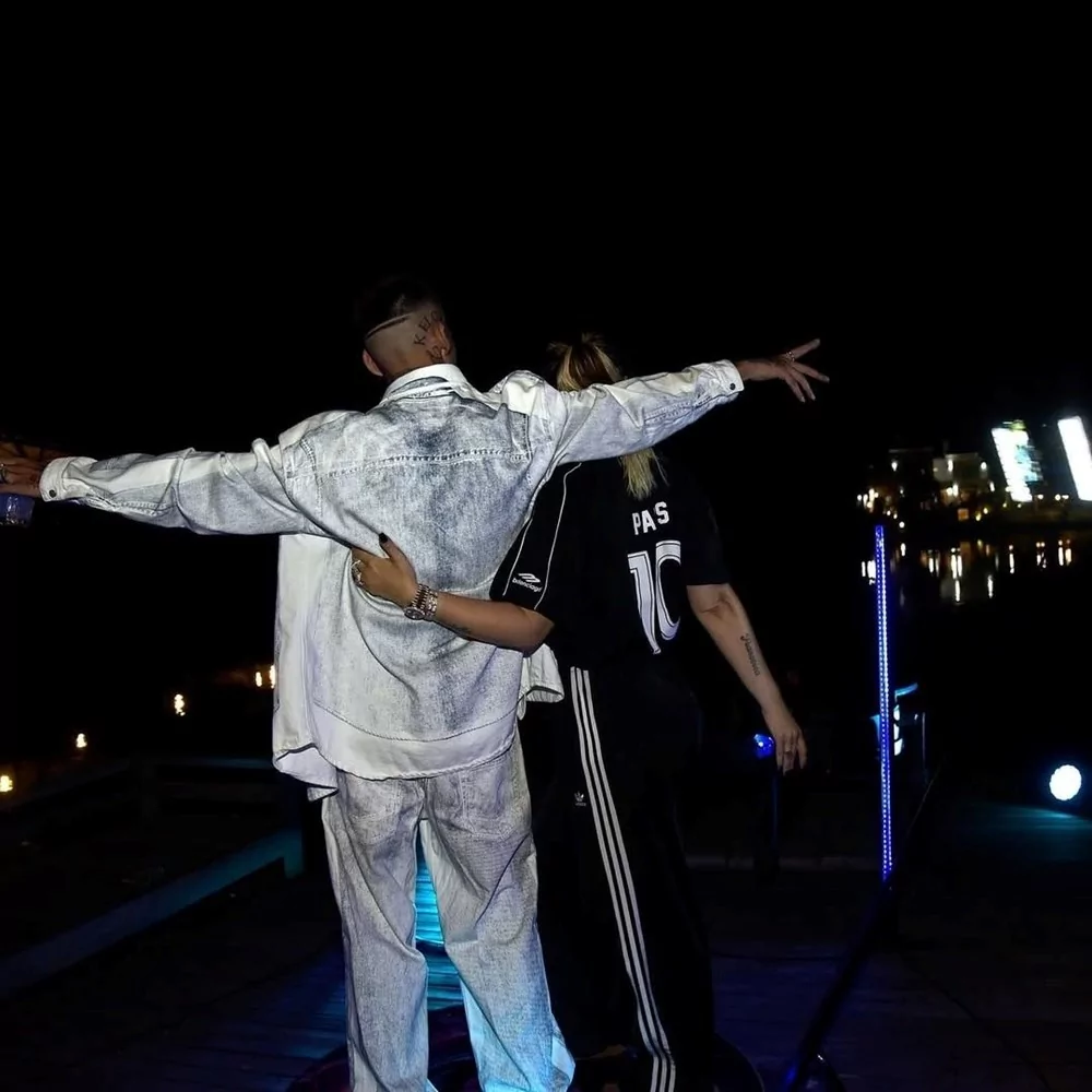 Wanda Nara doğum gününde sevgilisiyle havuza atladı