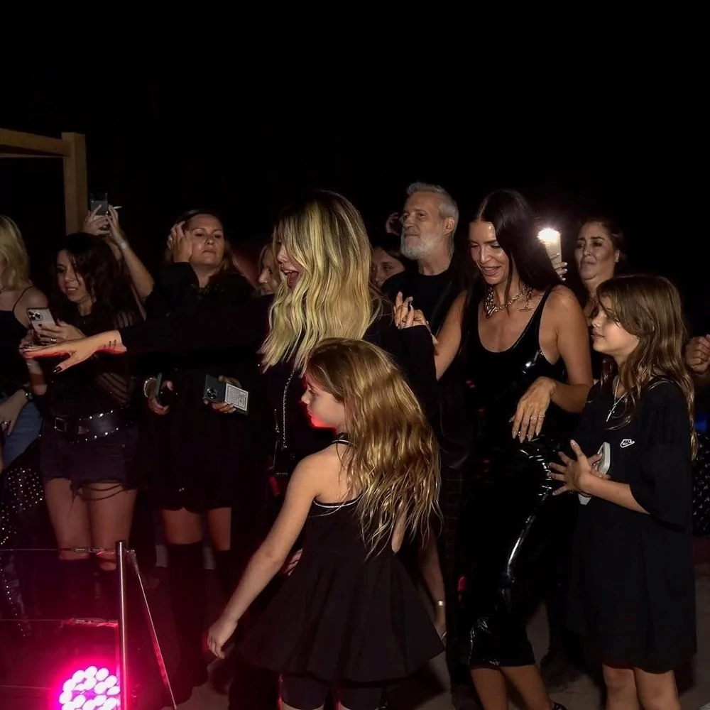 Wanda Nara doğum gününde sevgilisiyle havuza atladı