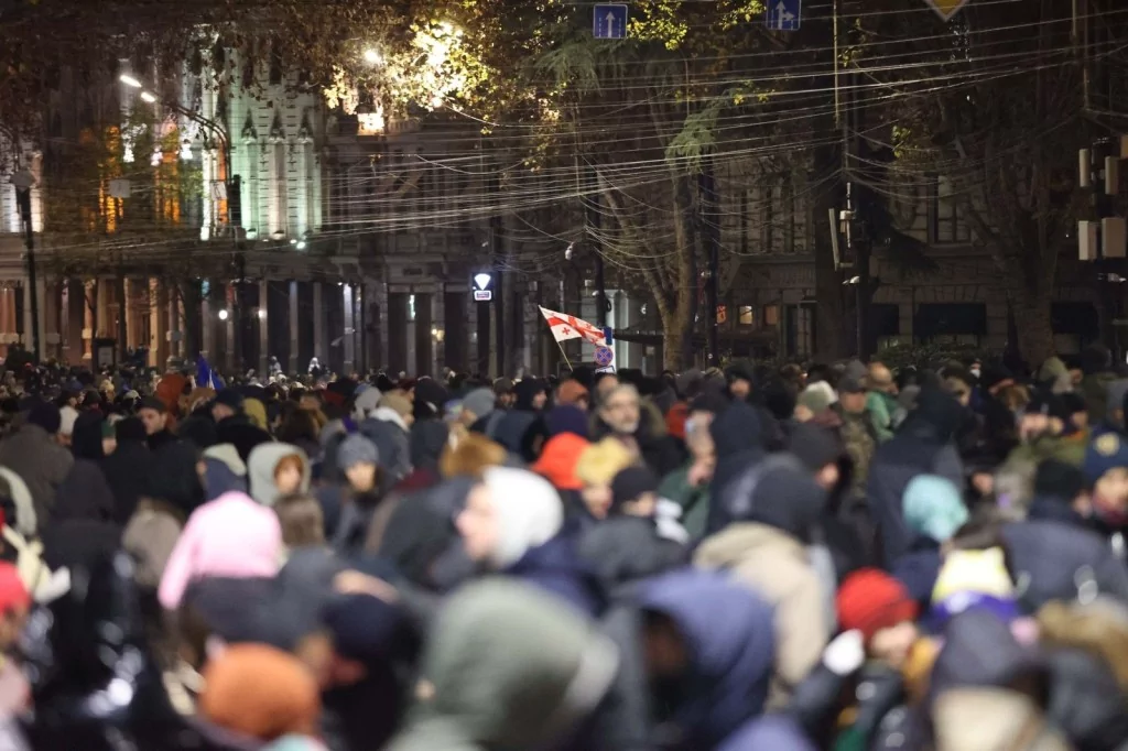 Komşuda sorunlar bitmiyor: Milyonlarca kişi işi bıraktı