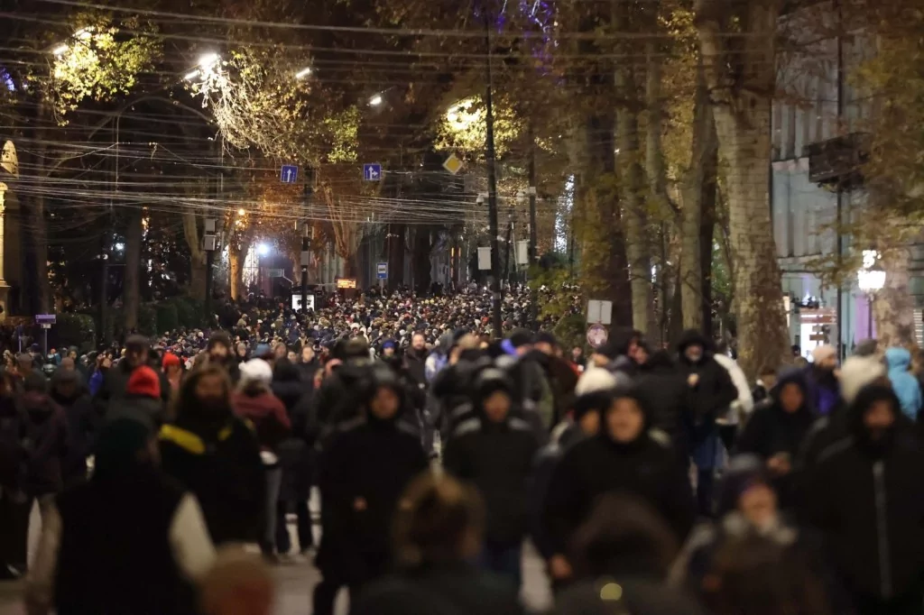 Komşuda sorunlar bitmiyor: Milyonlarca kişi işi bıraktı