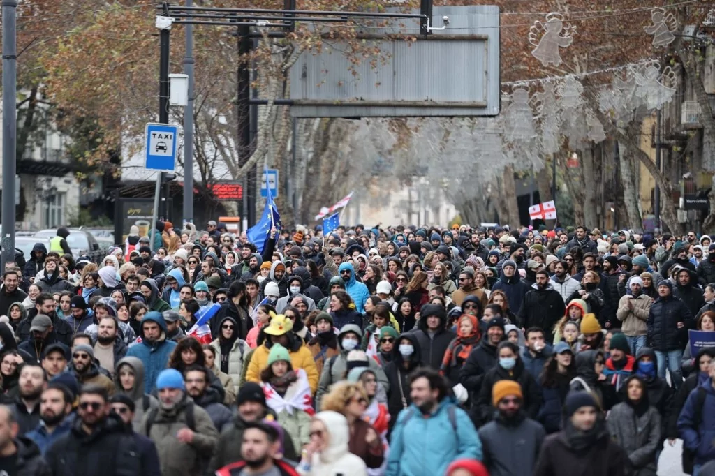 Komşuda sorunlar bitmiyor: Milyonlarca kişi işi bıraktı
