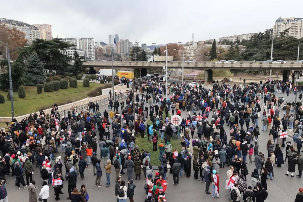 Komşuda sorunlar bitmiyor: Milyonlarca kişi işi bıraktı