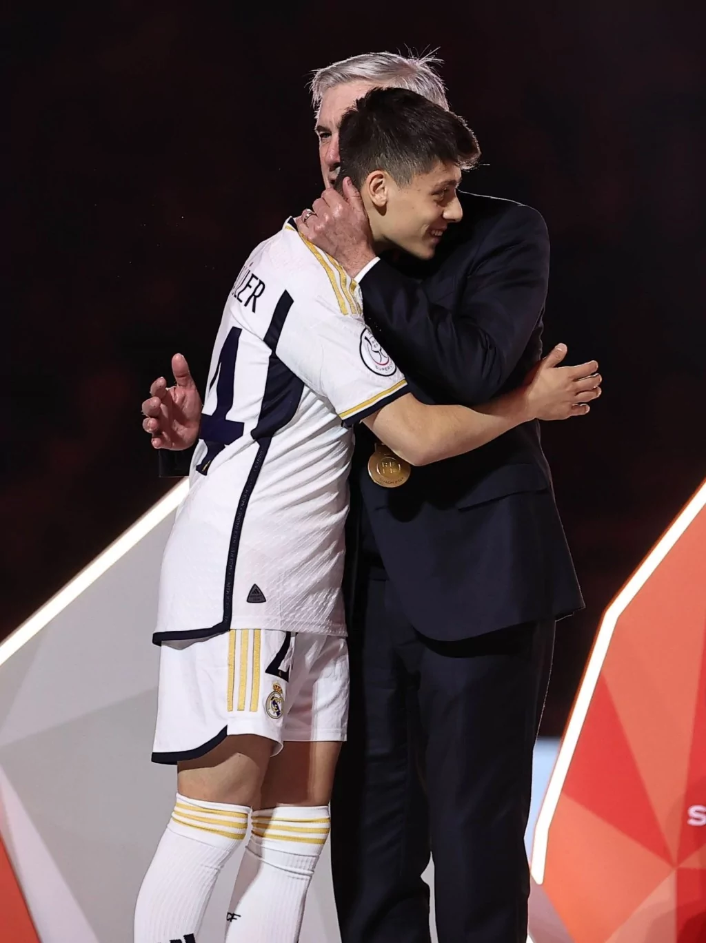 Ancelotti paniğe kapıldı, Arda Güler için ısrar edilince telefona sarıldı!