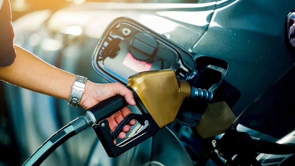 Benzine zam geldi!