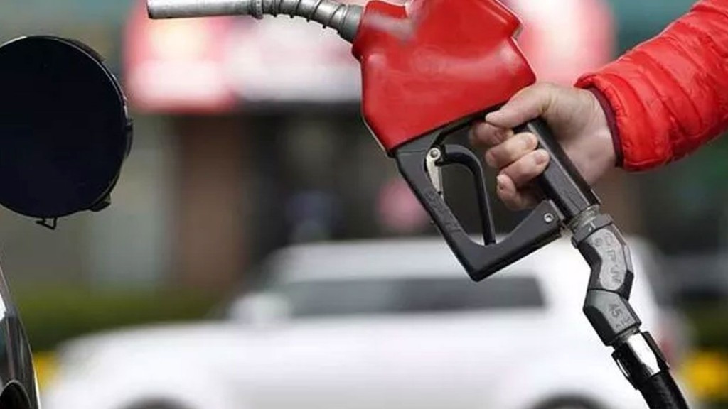 Benzine zam geldi!