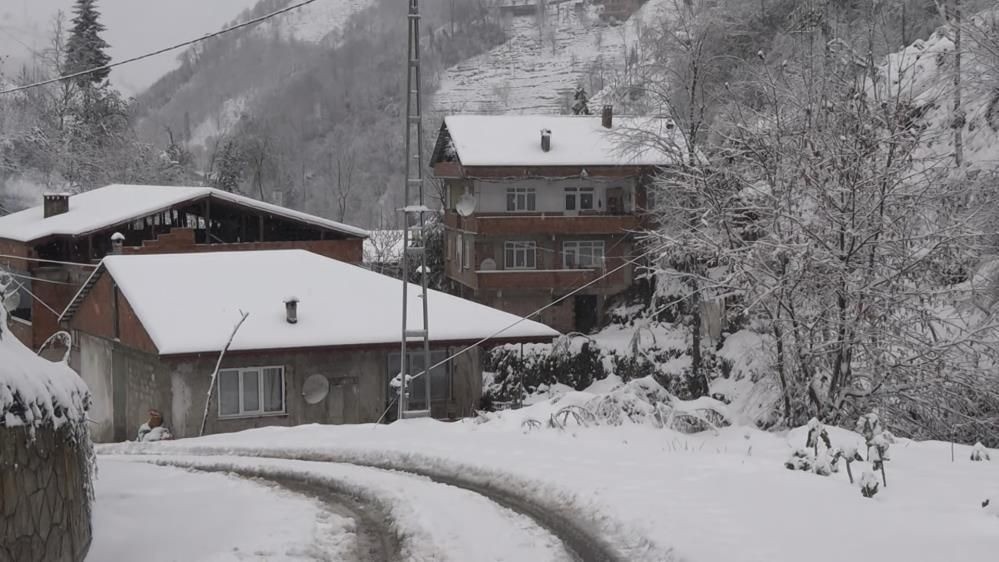 Karadeniz'de ortalık savaş alanına döndü: Fırtına, hortum, dolu ve kar