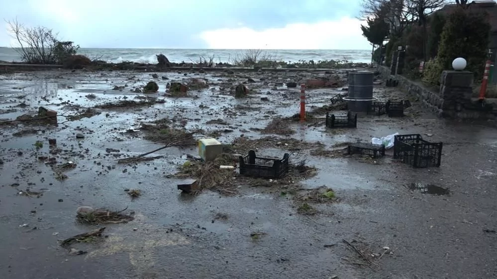 Karadeniz'de ortalık savaş alanına döndü: Fırtına, hortum, dolu ve kar
