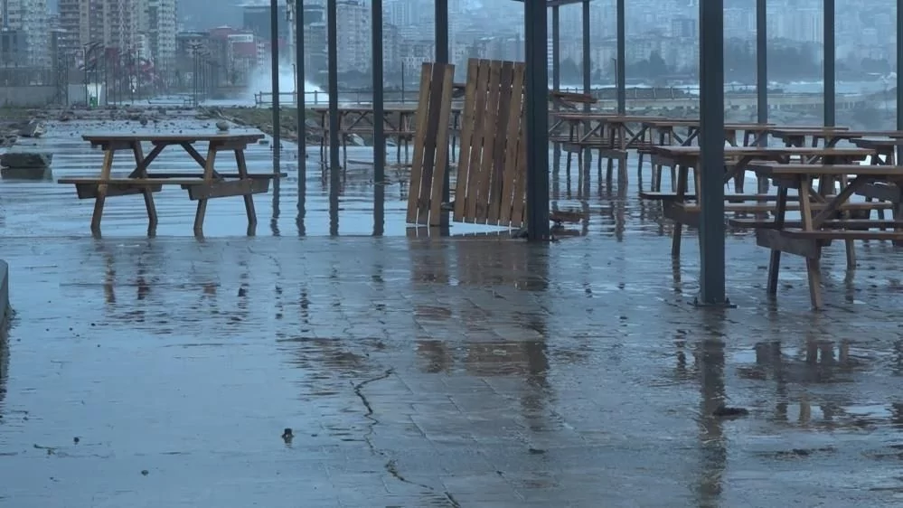 Karadeniz'de ortalık savaş alanına döndü: Fırtına, hortum, dolu ve kar