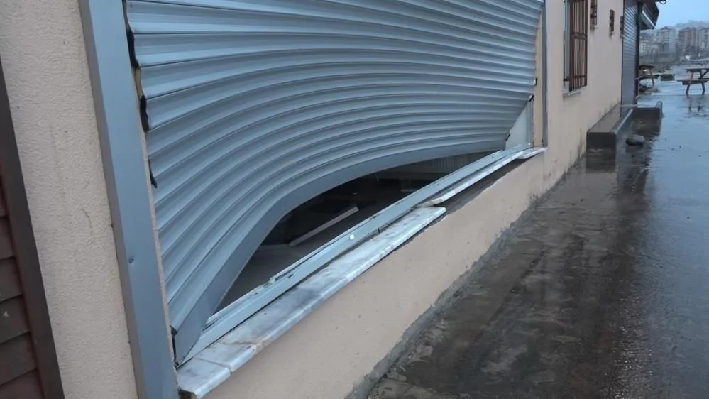 Karadeniz'de ortalık savaş alanına döndü: Fırtına, hortum, dolu ve kar