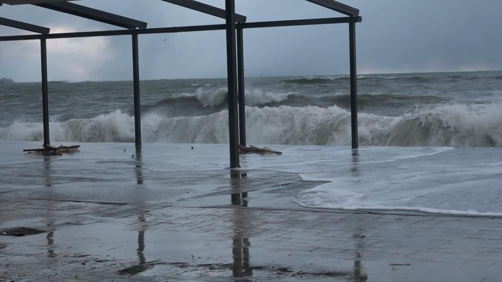Karadeniz'de ortalık savaş alanına döndü: Fırtına, hortum, dolu ve kar