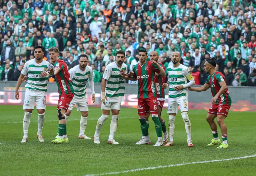 Bursaspor'un tribünlerinden büyüleyen görüntüler! Süper Lig'de bile böylesi yok