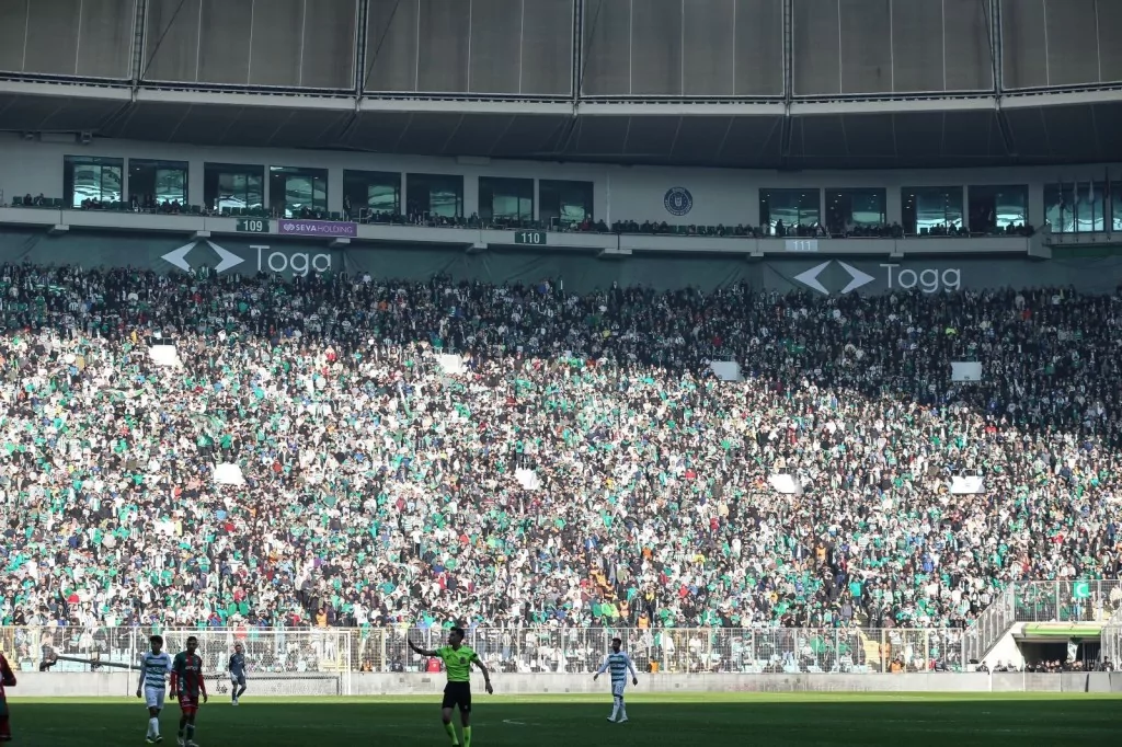Bursaspor'un tribünlerinden büyüleyen görüntüler! Süper Lig'de bile böylesi yok
