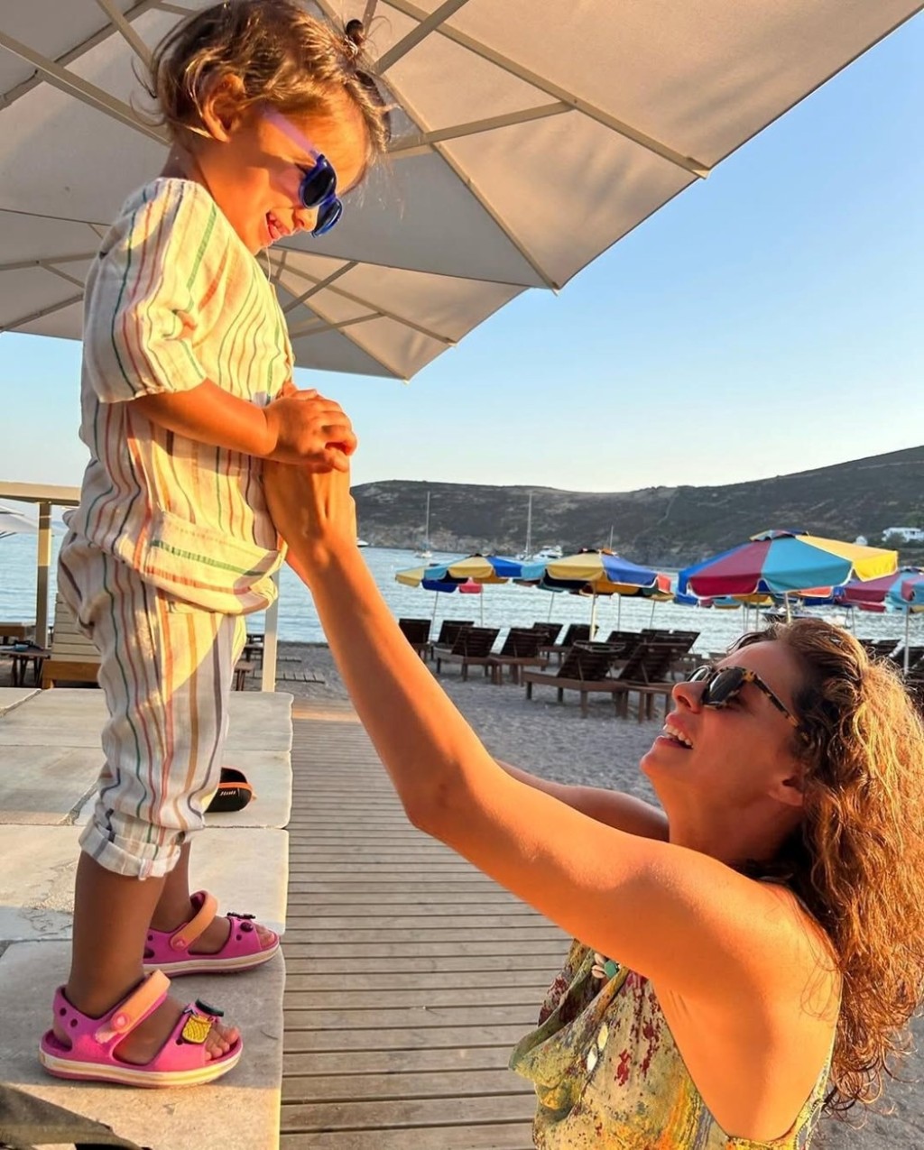 Özge Özpirinççi, Melissa Vargas ile kızını paylaştı: Bazı kavuşmalar yaşandı