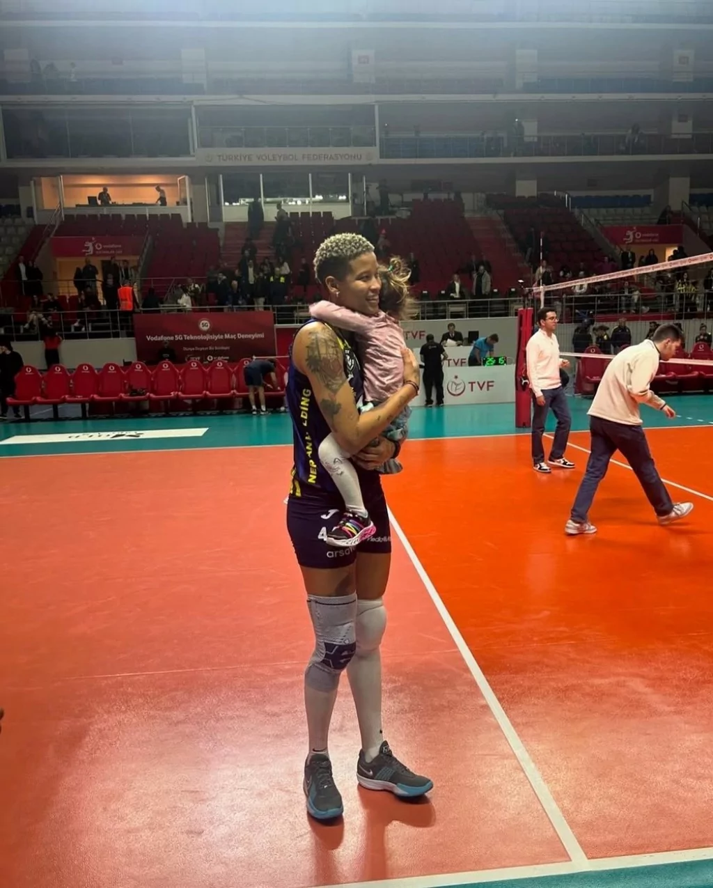 Özge Özpirinççi, Melissa Vargas ile kızını paylaştı: Bazı kavuşmalar yaşandı