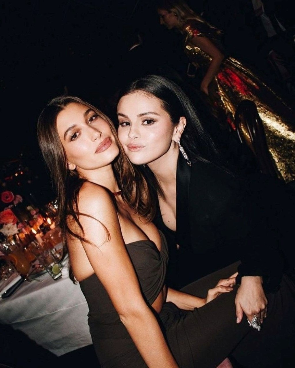 Hailey Bieber, Selena Gomez'in evlilik haberini beğendi