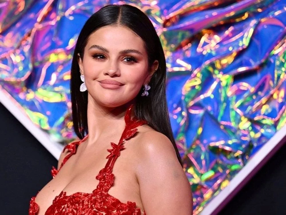 Hailey Bieber, Selena Gomez'in evlilik haberini beğendi