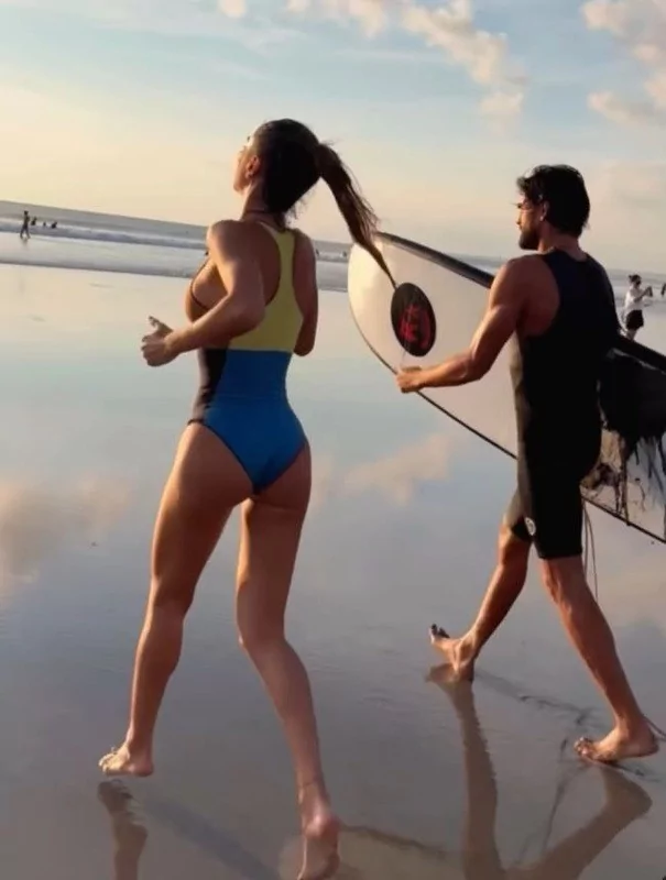 Şeyma Subaşı'ndan cesur pozlar! Sere serpe uzandı