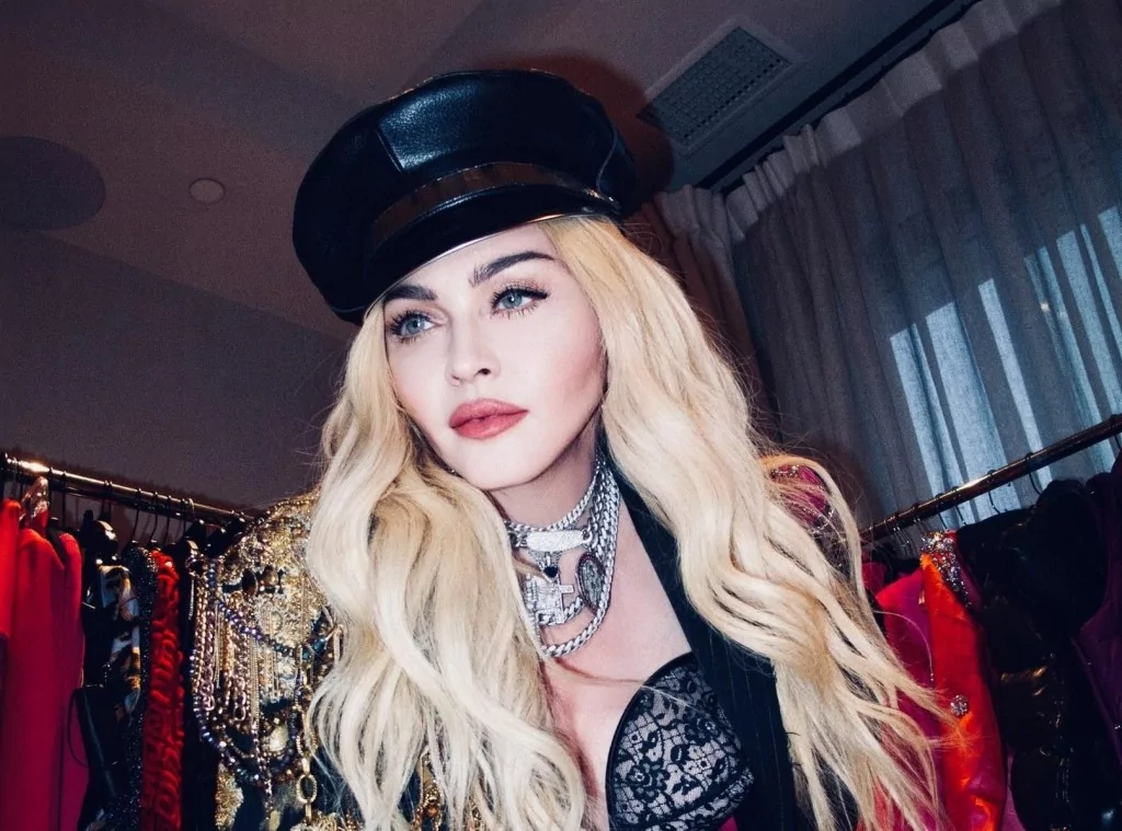 Papa'nın Madonna'ya sarıldığı fotoğrafları gündem oldu