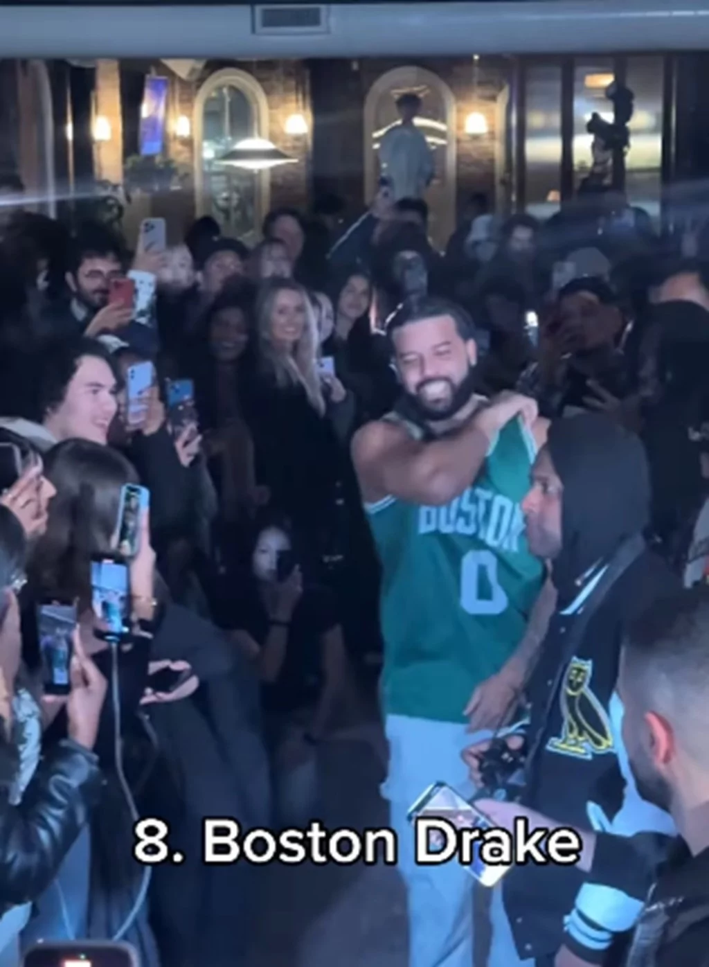 Drake, kendisine en çok benzeyen kişiye 10 bin dolar verdi