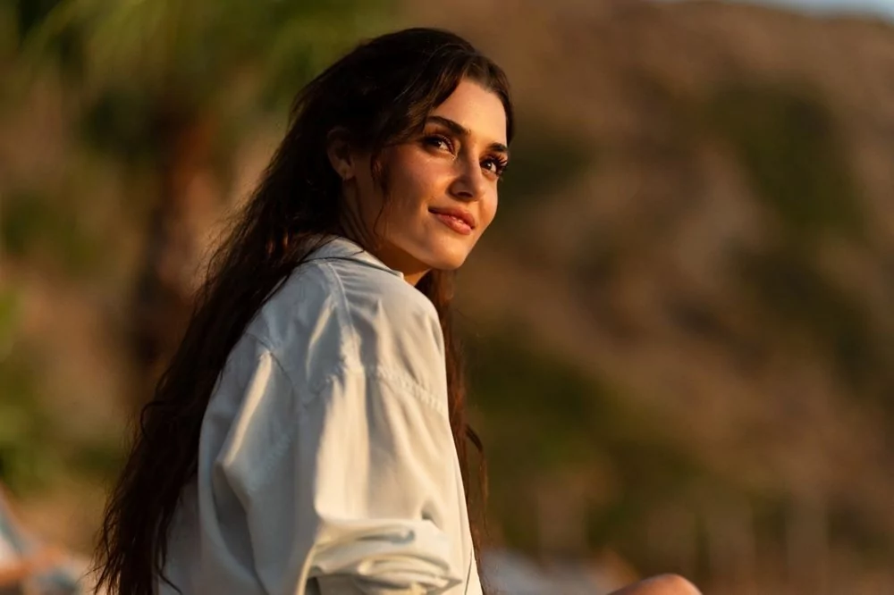 Hande Erçel ve Barış Arduç'un filminden yeni kareler