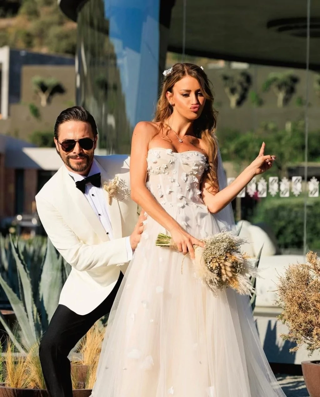 Ahmet Kural oğlu Kemal bebeği gösterdi