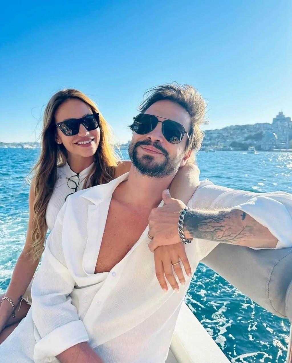 Ahmet Kural oğlu Kemal bebeği gösterdi