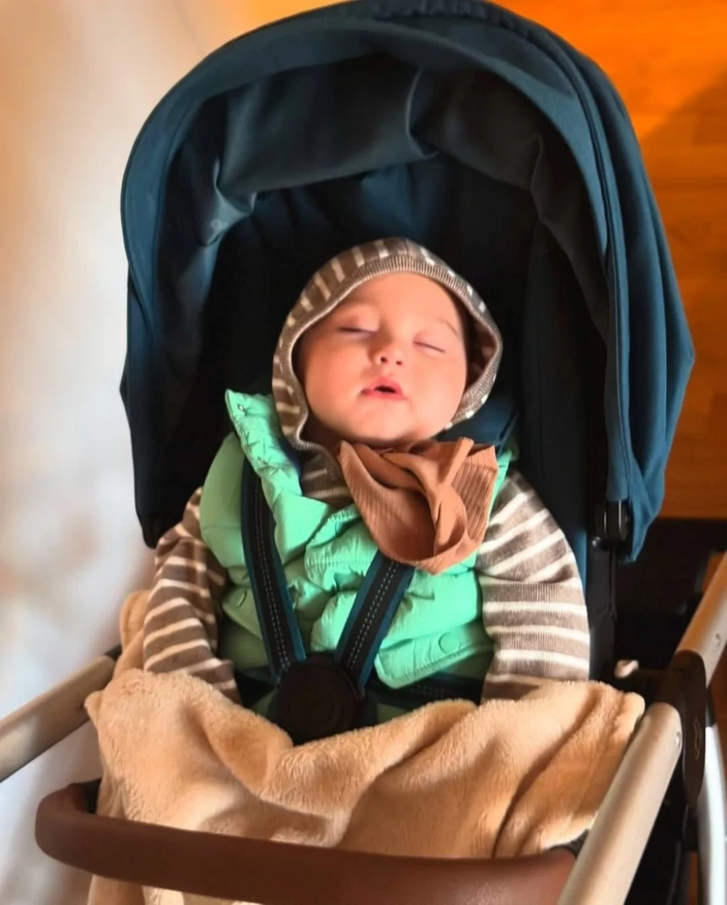 Ahmet Kural oğlu Kemal bebeği gösterdi