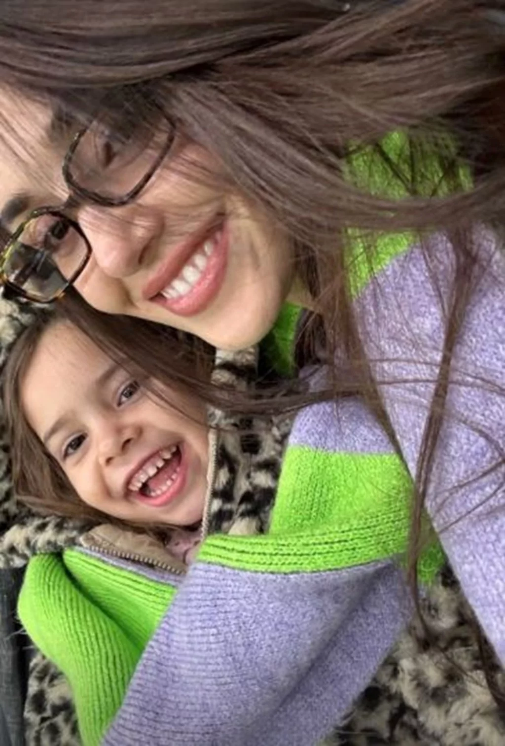 Hande Erçel'den yeğeni Aylin Mavi'nin doğum gününü kutladı