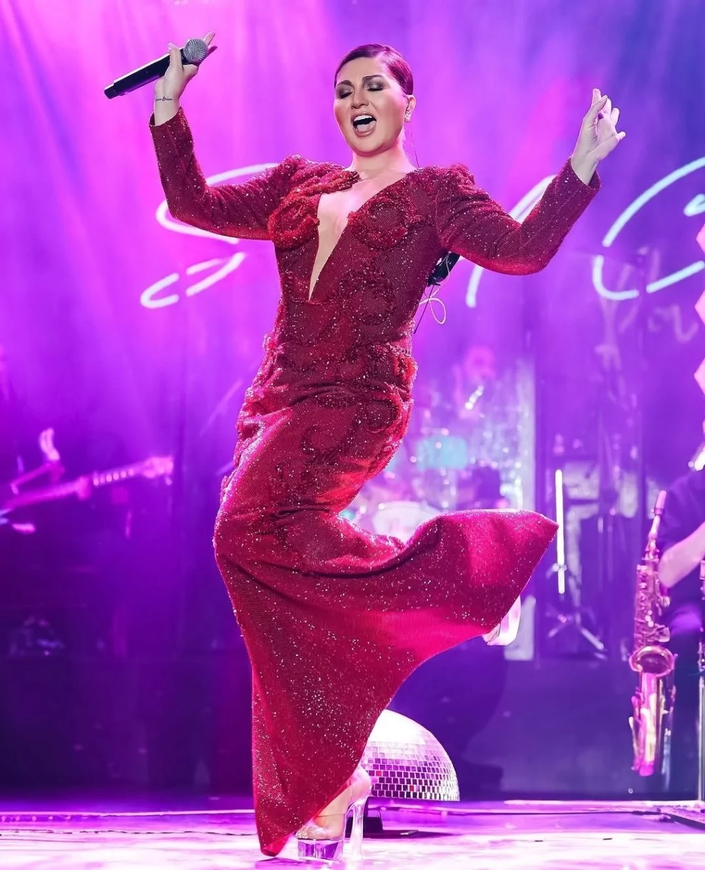 Şarkıcıların yılbaşı gecesi ücretleri dudak uçuklattı