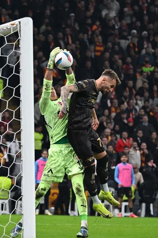 Muslera, Galatasaray'ın planlarını bozdu!
