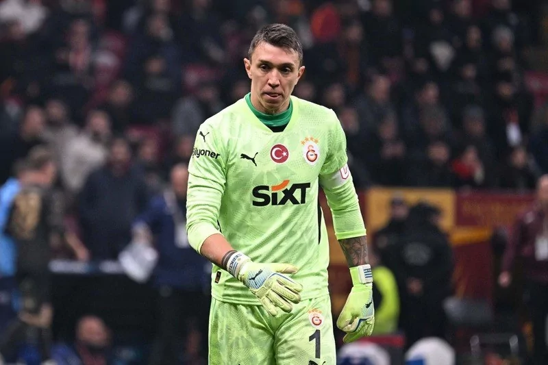 Muslera, Galatasaray'ın planlarını bozdu!