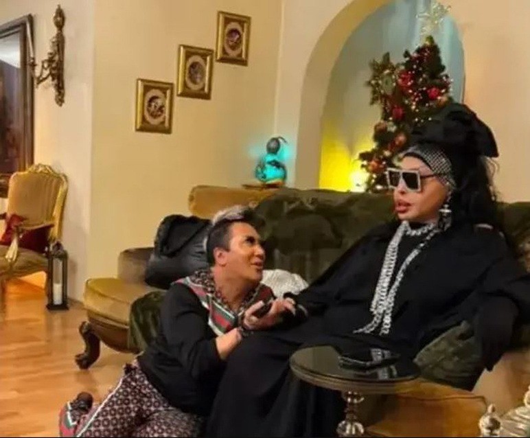 Bülent Ersoy'un ayaklarına kapanıp özür diledi