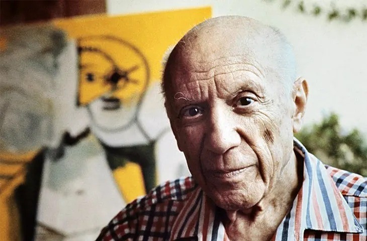 Asimetrik yüzüyle Picasso eserlerine benzetildi