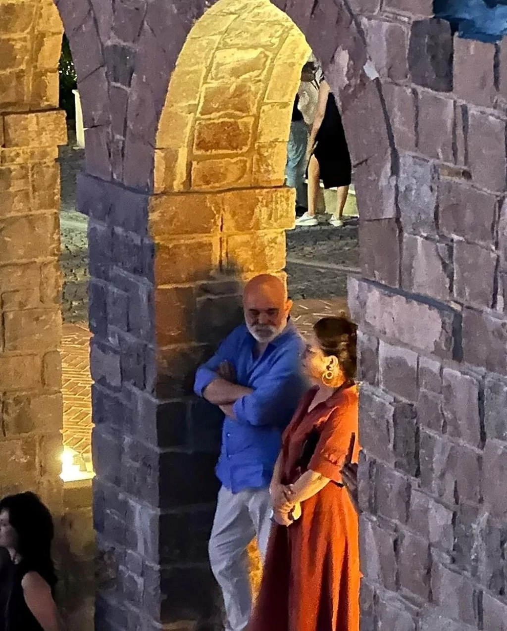 Nazan Kesal,eşi Ercan Kesal ile evlilik yıldönümünü kutladı: Bir ömür yetmez ki