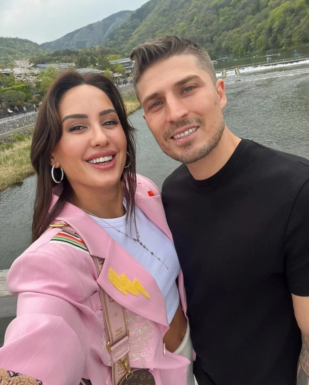 Hamile eski Survivor yarışmacısı Sahra, trafik kazası yaptı