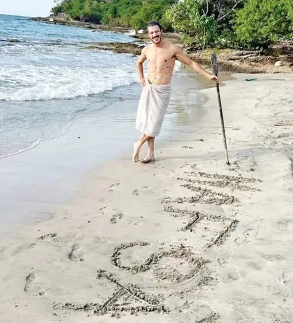 Aşkını kumlara yazdı! Hafsanur'a romantik sürpriz