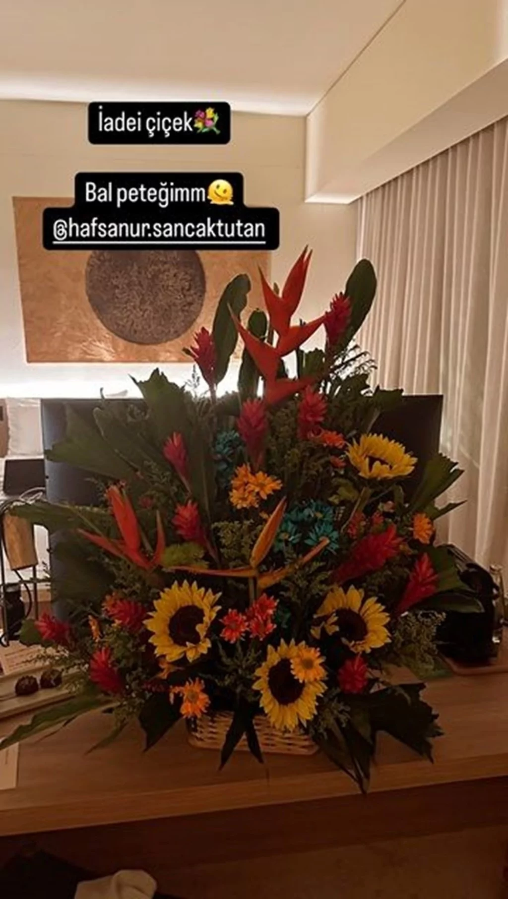 Aşkını kumlara yazdı! Hafsanur'a romantik sürpriz