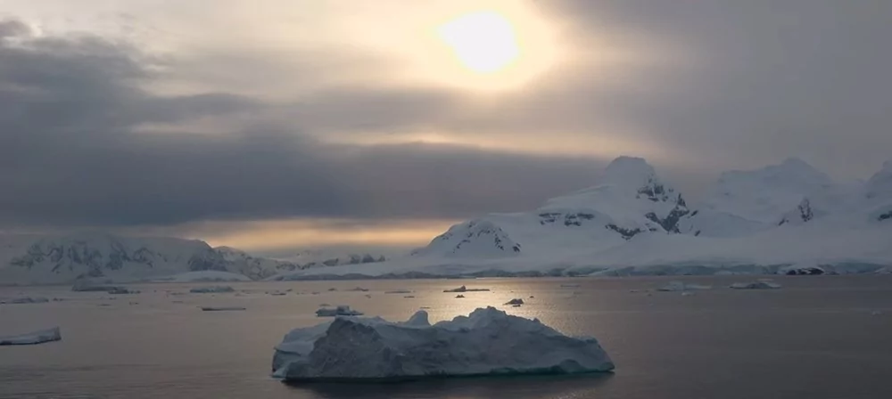 "Düz Dünya" teorisini kanıtlamak için milyonlar harcadı!