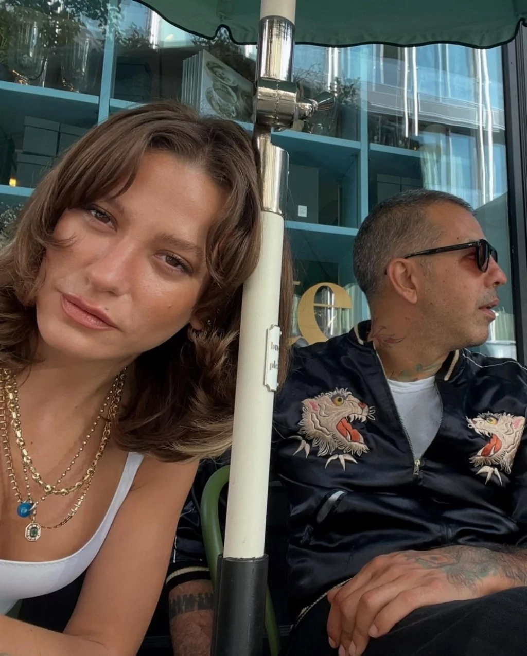 Serenay Sarıkaya'nın set pozları çok beğenildi