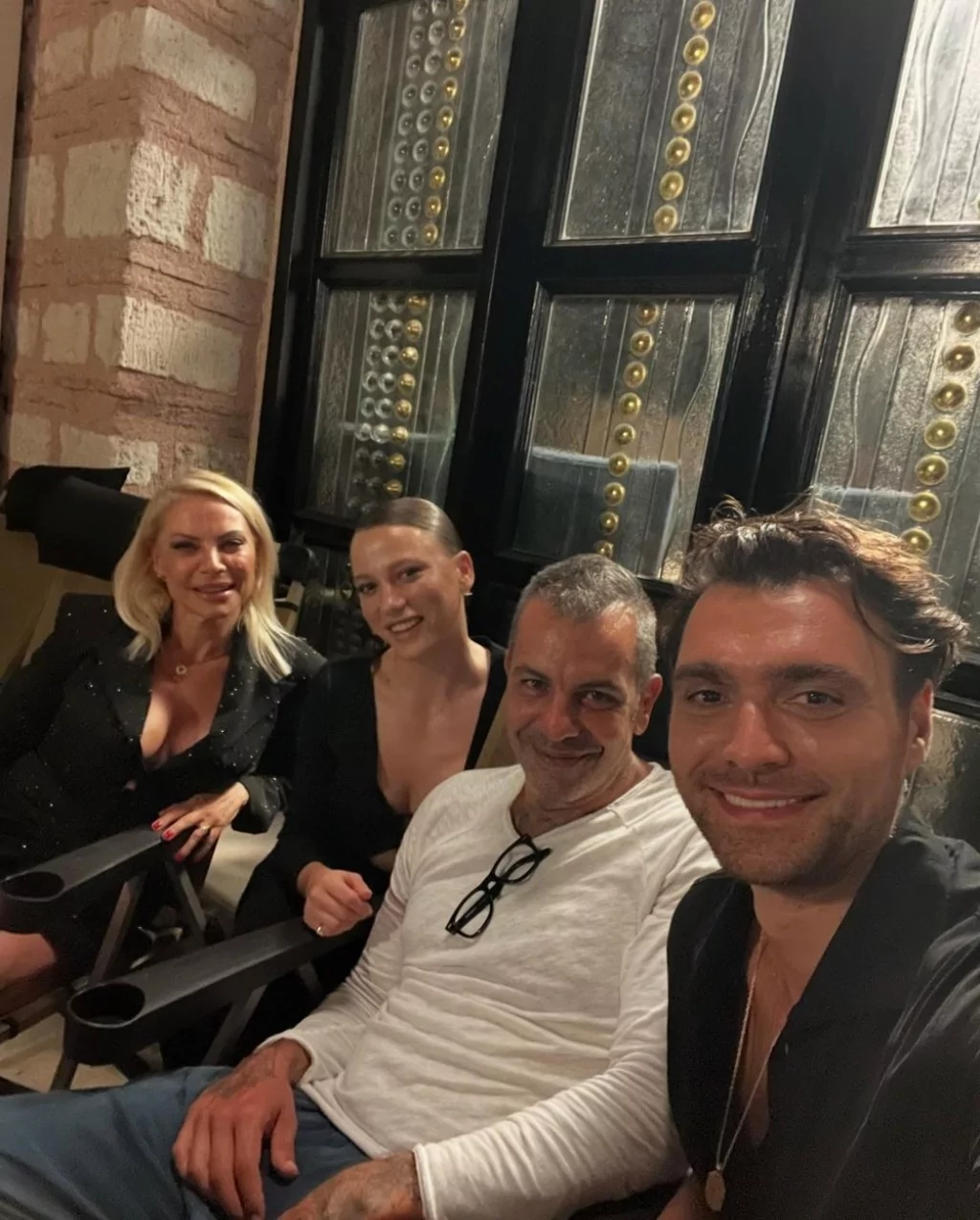 Serenay Sarıkaya'nın set pozları çok beğenildi