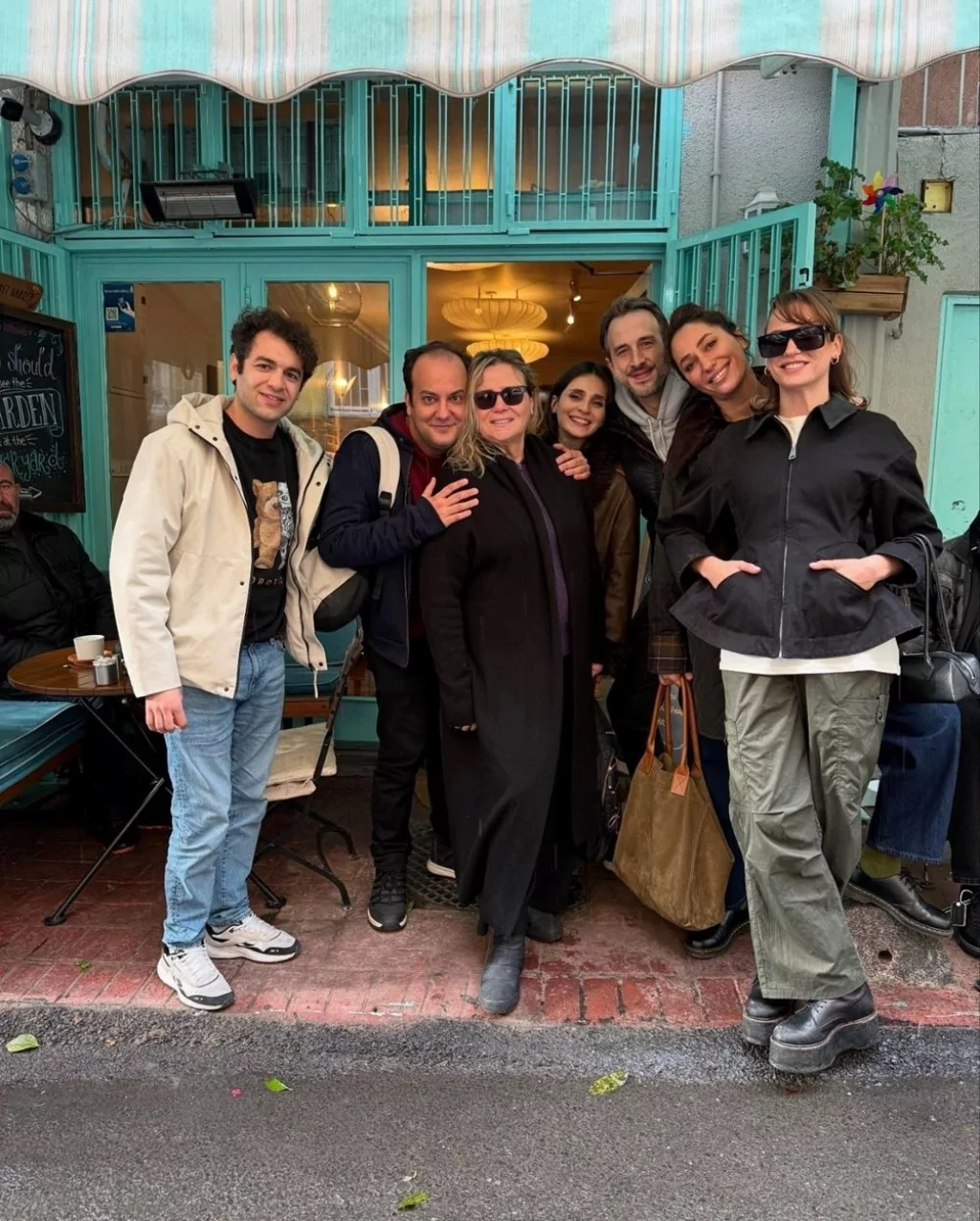 Serenay Sarıkaya'nın set pozları çok beğenildi