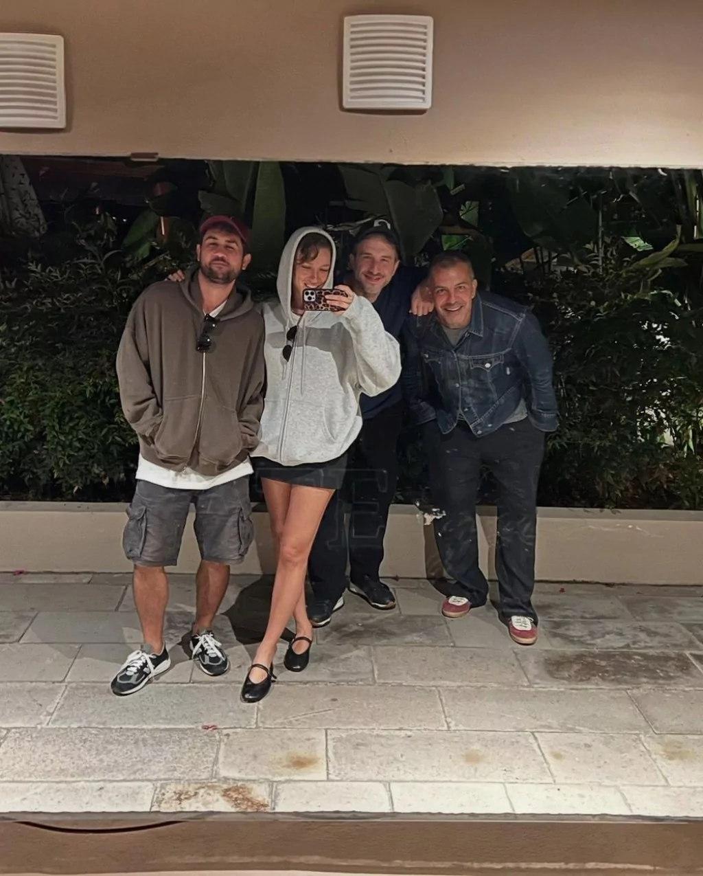 Serenay Sarıkaya'nın set pozları çok beğenildi