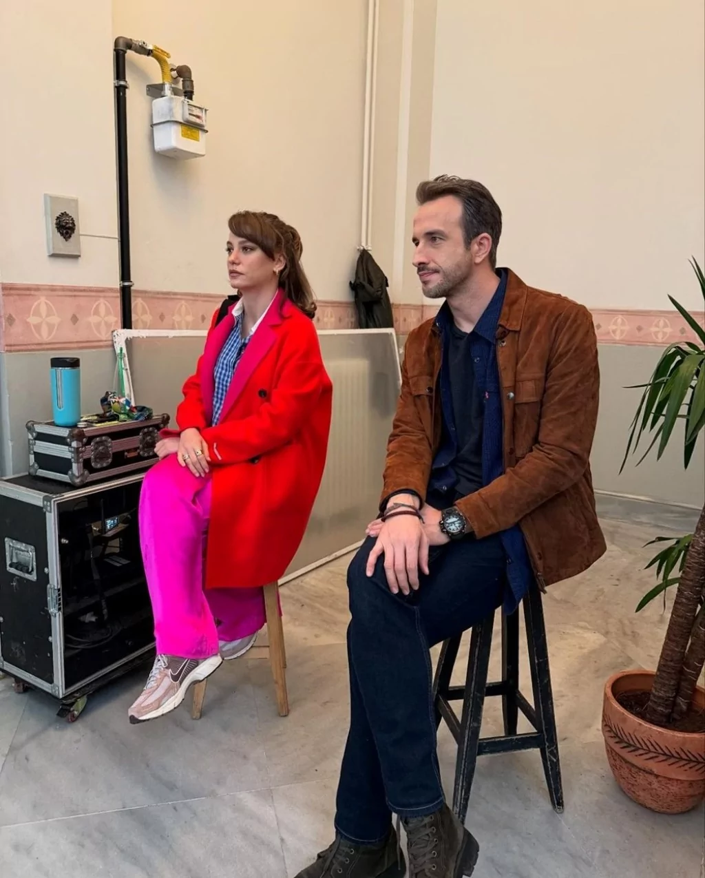 Serenay Sarıkaya'nın set pozları çok beğenildi